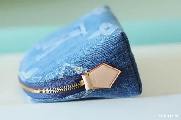First bag ru Louis Cosmétique PM Pochette Vuitton 0517